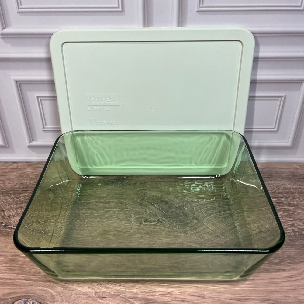 Pyrex Storage Container 11 Cup Green Glass Rectangular Dish 7212 Lid